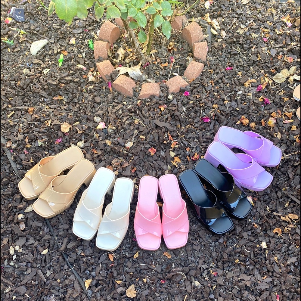 Lavanda  Chunky Heel Jelly Sandals - Picture 6 of 6